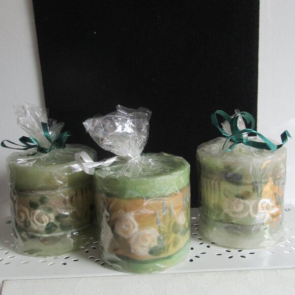 Stylized flowers, 3" Pillar Candle, Hand Painted, Nature, Codes O, R, C - Picture 1 of 5